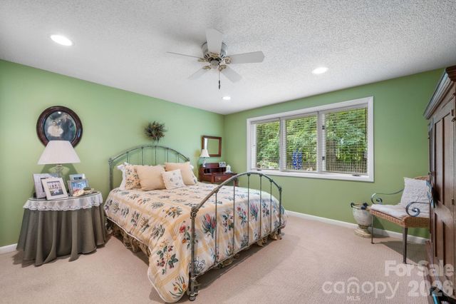 446 17th Avenue Drive NE, Hickory, NC 28601