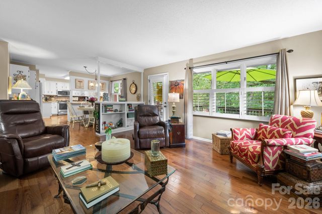 446 17th Avenue Drive NE, Hickory, NC 28601