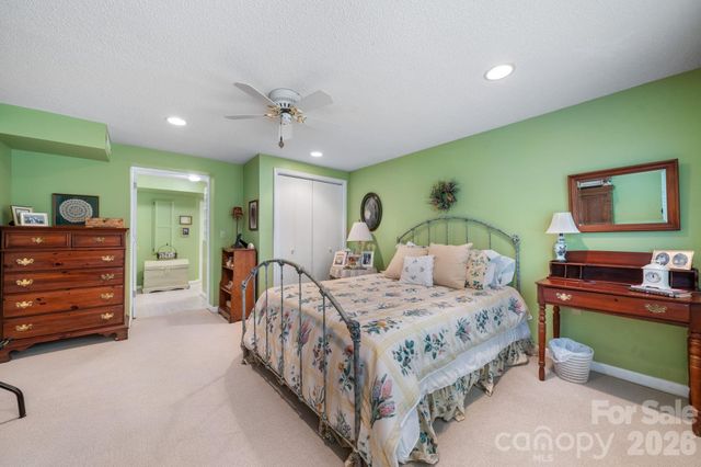 446 17th Avenue Drive NE, Hickory, NC 28601