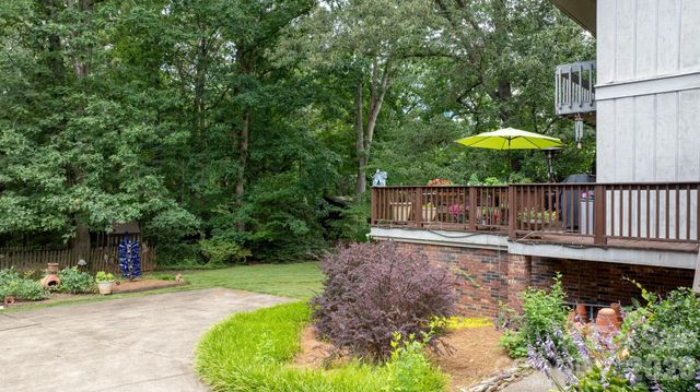446 17th Avenue Drive NE, Hickory, NC 28601