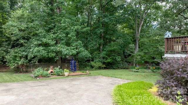 446 17th Avenue Drive NE, Hickory, NC 28601