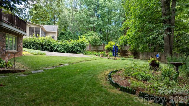 446 17th Avenue Drive NE, Hickory, NC 28601