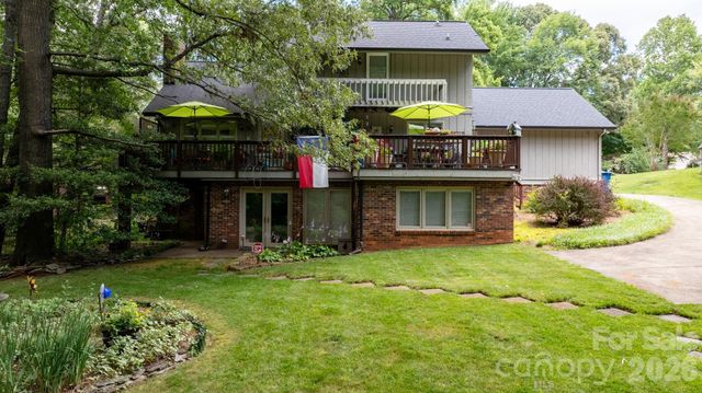 446 17th Avenue Drive NE, Hickory, NC 28601