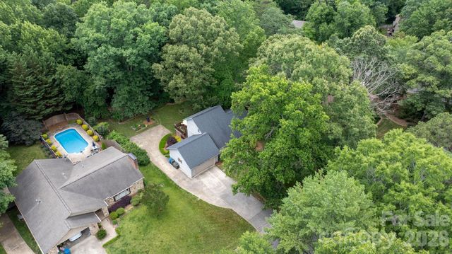 446 17th Avenue Drive NE, Hickory, NC 28601