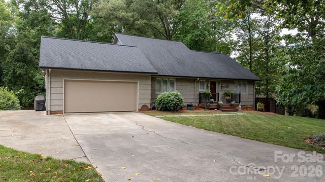446 17th Avenue Drive NE, Hickory, NC 28601