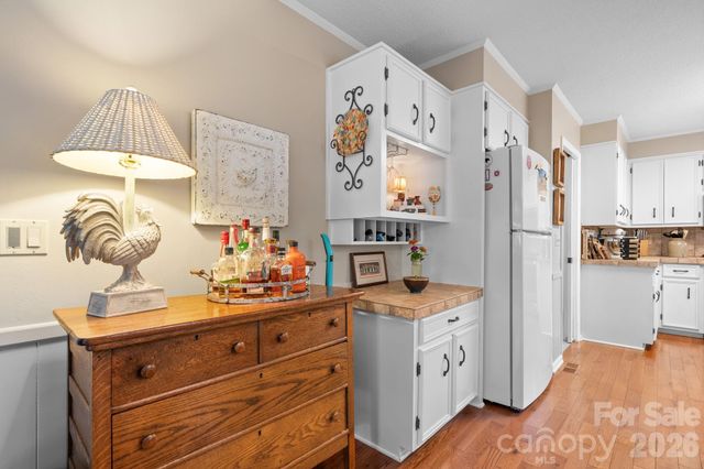 446 17th Avenue Drive NE, Hickory, NC 28601