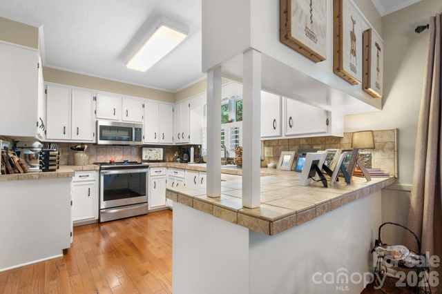 446 17th Avenue Drive NE, Hickory, NC 28601