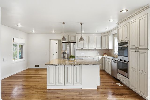 1925 E HILLCREST AVE, Salt Lake City, UT 84106