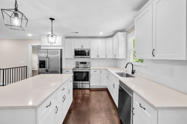 102 Walton Ct, Hendersonville, TN 37075