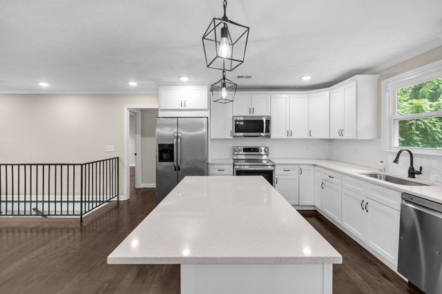 102 Walton Ct, Hendersonville, TN 37075