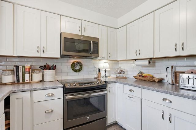 8312 N JEFFERSON Dr, Spokane, WA 99208