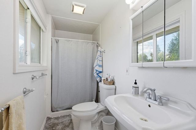 8312 N JEFFERSON Dr, Spokane, WA 99208