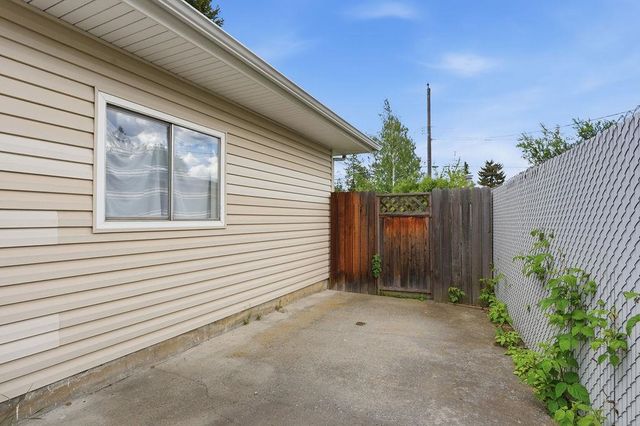 8312 N JEFFERSON Dr, Spokane, WA 99208