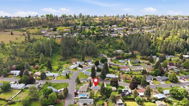 8312 N JEFFERSON Dr, Spokane, WA 99208