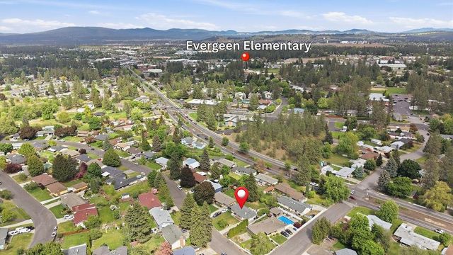 8312 N JEFFERSON Dr, Spokane, WA 99208