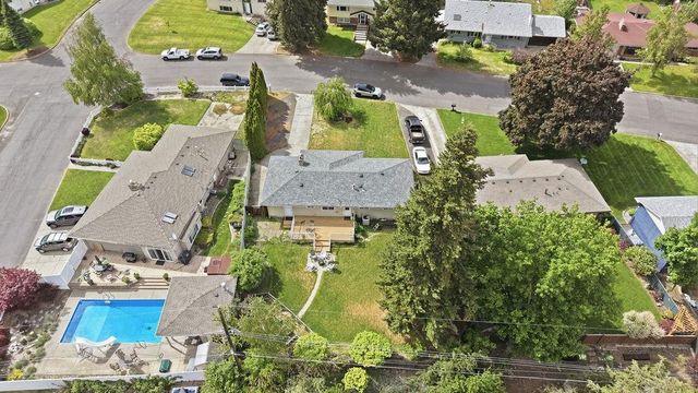 8312 N JEFFERSON Dr, Spokane, WA 99208