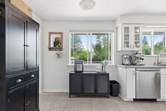 8312 N JEFFERSON Dr, Spokane, WA 99208