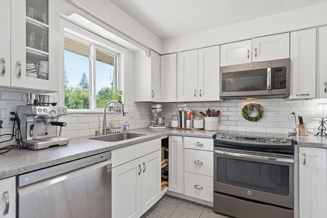 8312 N JEFFERSON Dr, Spokane, WA 99208