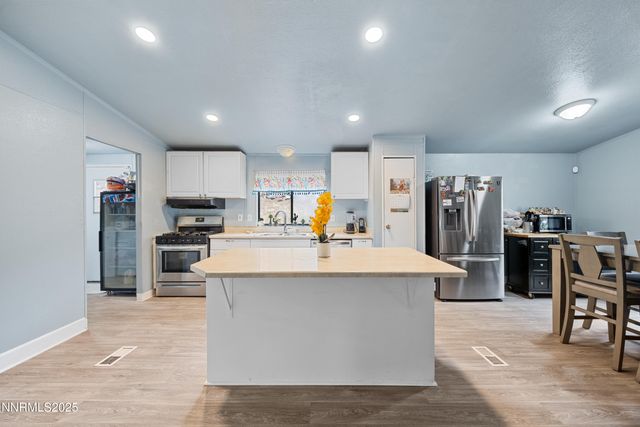 2735 Daffodil Way, Reno, NV 89512