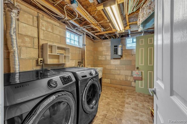 24762 Winchester Drive, Dearborn, MI 48124