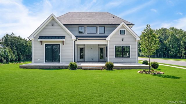 53 S Phillips Avenue, Remsenburg, NY 11972