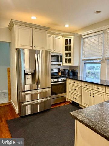 4537 MANAYUNK AVE, Philadelphia, PA 19128