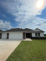 201 Pennington Avenue, Prairie Grove, AR 72753