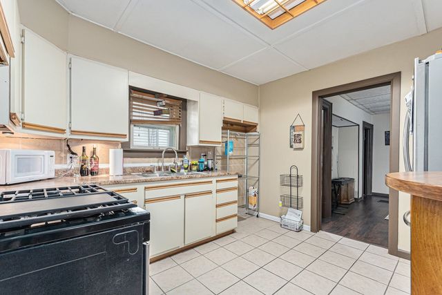 286 Villa Street, Elgin, IL 60120