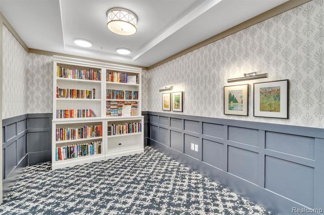 1957 S Telegraph Road 301, Bloomfield Hills, MI 48302