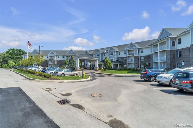 1957 S Telegraph Road 301, Bloomfield Hills, MI 48302