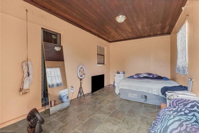 5424 21st PL SW, Naples, FL 34116