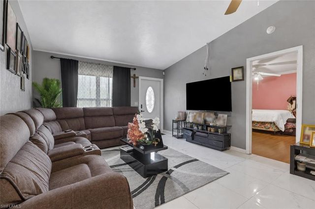 5424 21st PL SW, Naples, FL 34116