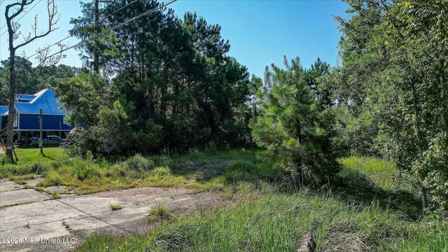 12209 Hickman Road, Biloxi, MS 39532