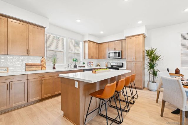 414 Carina Gln, Escondido, CA 92025