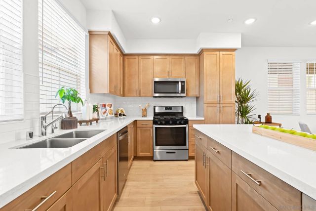 414 Carina Gln, Escondido, CA 92025