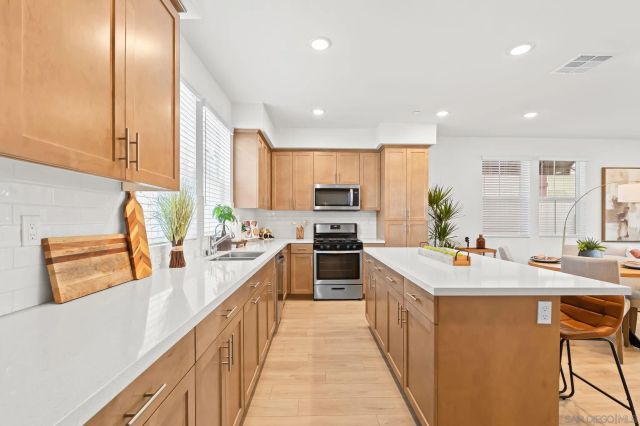 414 Carina Gln, Escondido, CA 92025