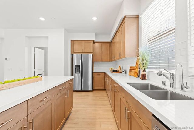 414 Carina Gln, Escondido, CA 92025