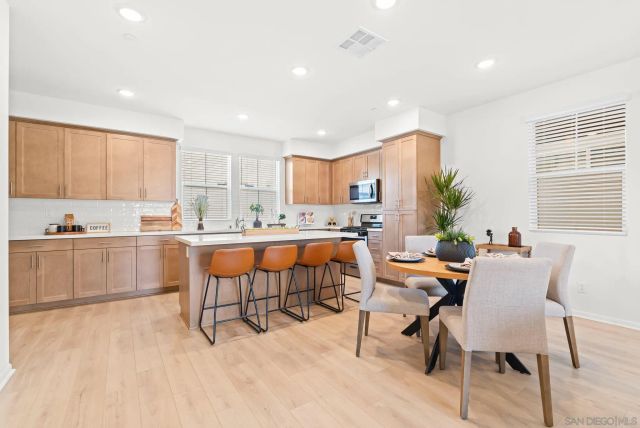 414 Carina Gln, Escondido, CA 92025