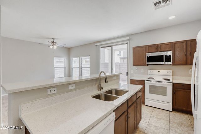 6415 W SOPHIE Lane, Laveen, AZ 85339