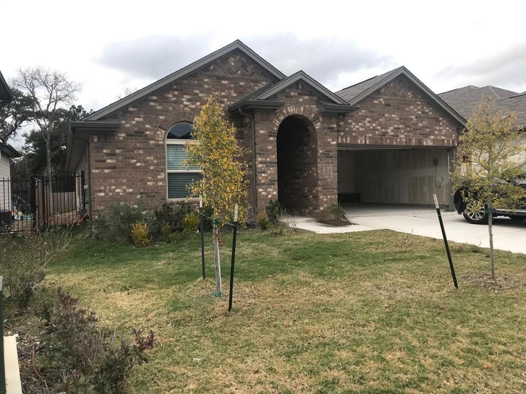 120 Walkup LN, Leander, TX 78641