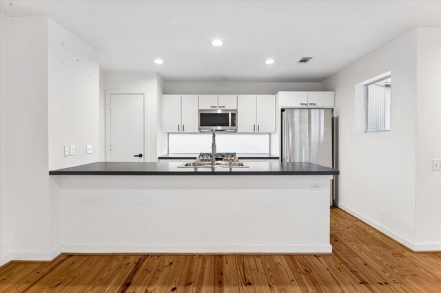 6130 Grand Boulevard, Houston, TX 77021