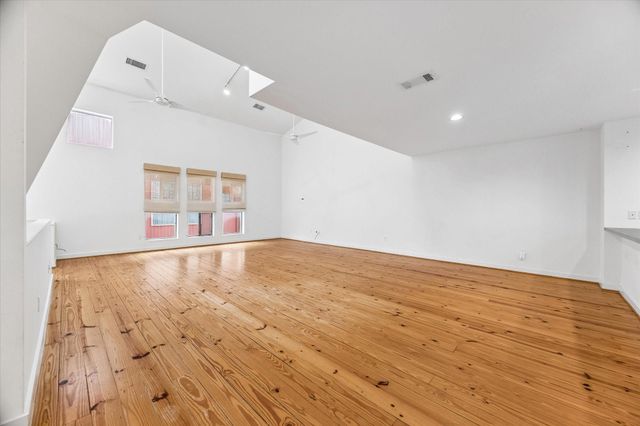 6130 Grand Boulevard, Houston, TX 77021