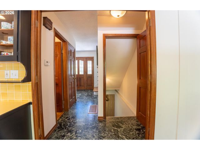 31 CHURCHILL DOWNS, Lake Oswego, OR 97035