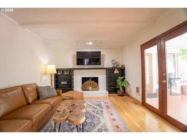 31 CHURCHILL DOWNS, Lake Oswego, OR 97035