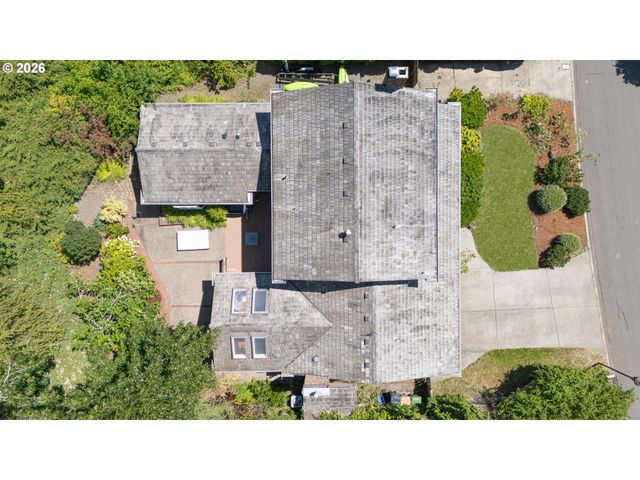 31 CHURCHILL DOWNS, Lake Oswego, OR 97035