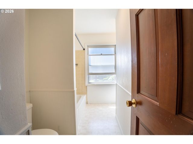 31 CHURCHILL DOWNS, Lake Oswego, OR 97035