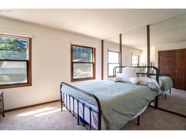 31 CHURCHILL DOWNS, Lake Oswego, OR 97035