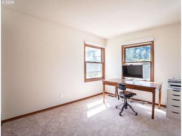 31 CHURCHILL DOWNS, Lake Oswego, OR 97035