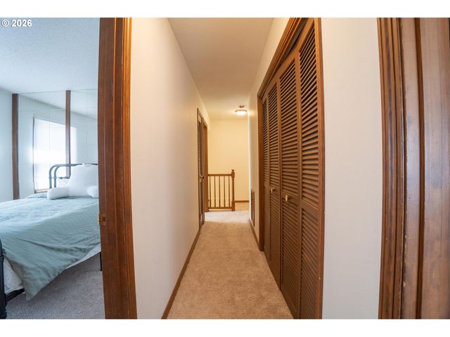 31 CHURCHILL DOWNS, Lake Oswego, OR 97035