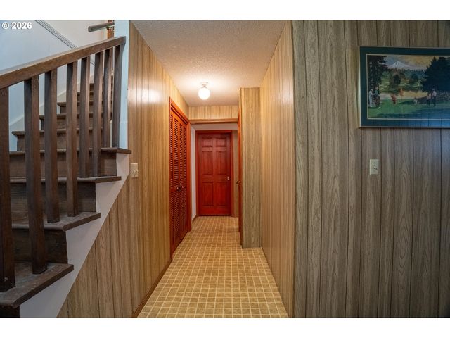 31 CHURCHILL DOWNS, Lake Oswego, OR 97035